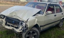 Kastamonu'da tır ile otomobil kafa kafaya çarpıştı