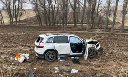 Çorum’da cip tarlaya devrildi: 2 yaralı