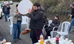 Kastamonu'da köylüler yol çalışmasını davul zurnayla kutlandı