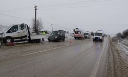 İşçileri taşıyan kamyonet şarampole devrildi, 7 kişi yaralandı