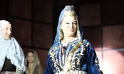 AK Parti Milletvekili Serap Ekmekci defileye damga vurdu