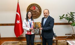Vali Dallı Kastamonulu Dünya Şampiyonunu makamında ağırladı