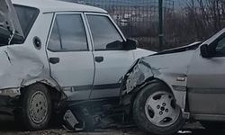Taşköprü'de kaza: Otomobiller hurdaya döndü!
