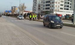 Yolun karşısına geçmek isterken can verdi