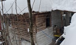 Cide Ağaçbükü Köyü’nde kar kalınlığı 135 santimetreye ulaştı