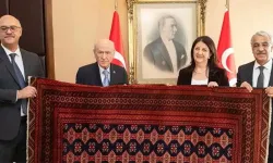 PKK elebaşı Öcalan Bahçeli'ye kilim hediye etmiş