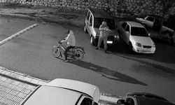 Komşu'da motosikletli saldırganlar galeriyi bir kez daha kurşunladı