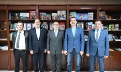 Antalya Halk Kütüphanesi'ne Azerbaycan kültürüne dair kitap bağışı