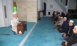 Müftü Derin dördüncü teravihi Yunus Emre Camii’nde kıldı