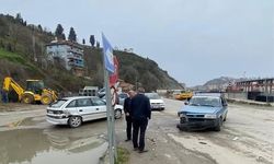 İnebolu Otogarı önünde iki otomobil çarpıştı