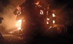 Kastamonu'da geceyi aydınlatan yangın, küle çevirdi