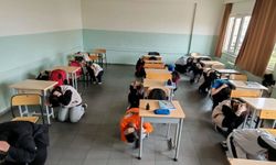 Cide’de öğrencilerden deprem tatbikatı