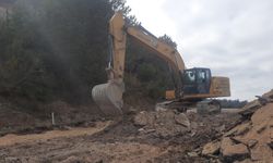 Cide’de çöken yolda 'Fore Kazık' çalışmaları başladı