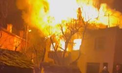 Kastamonu'da iki katlı ev yandı