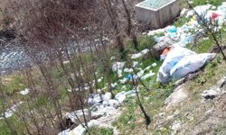 Dere yatağı çöplerle dolup taştı