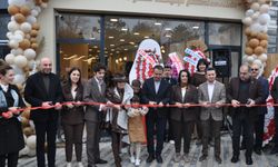 Gülay Make Up Hair Studio görkemli bir törenle açıldı