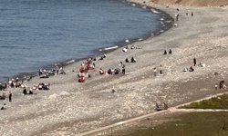 Güneşi gören sahile koştu