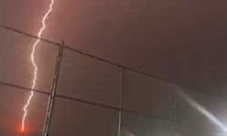 Cide’de geceyi şimşekler aydınlattı