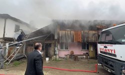 İki katlı ahşap ev alevlere teslim oldu