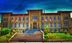 Cumhuriyet Meydanı'nın asil bekçisi; Valilik Konağı