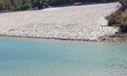 İnebolu’da kıyı güvenliği için tahkimat çalışması sürüyor