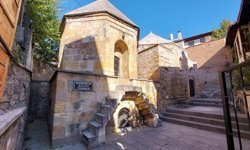 Siyah örtünün ardındaki evliya: Karanlık Evliya Türbesi