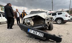 Kastamonu plakalı otomobil Karabük’te kazaya karıştı!