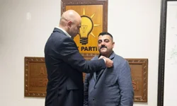 Kastamonu'da CHP'den istifa etti AK Parti rozeti taktı!