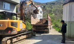 Cide’de köy meydanı genişletiliyor
