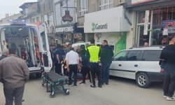 Motosiklet otomobile çarptı, sürücü yaralandı
