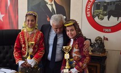 Seydiler’in başarılı halk oyunları ekibi belediyede ağırlandı
