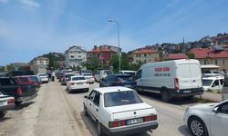 İnebolu’da arefe yoğunluğu trafiği kilitledi!