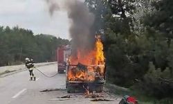 Kastamonu’da seyir halindeki kamyonet küle döndü