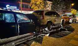 Kastamonu’da 3 araç birbirine girdi, 1 yaralı