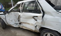 Taşköprü’de otomobil tıra ok gibi saplandı: Kalp krizi geçirdi!