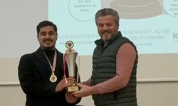 Üniversiteliler satranç turnuvasında yarıştı