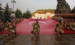 Kastamonu'da sağanak altında gençlik yürüyüşü