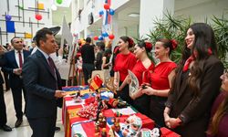 Yabancı dil festivali kampüste renkli görüntüler oluşturdu