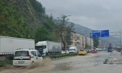 Kastamonu’da yağışın ardından Zafer Yolu yine taştı