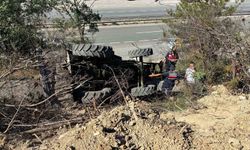 Kastamonu plakalı traktör Bilecik’te devrildi: 1 kişi yaralandı