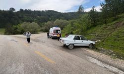 Kastamonu'da yoldan çıkan otomobil yamaca çarptı: 2 yaralı