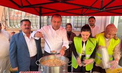 Belediye Başkanı Yamalı’dan vatandaşa Aşure ikramı