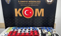 Kastamonu'da otomobilden 102 adet kaçak telefon çıktı