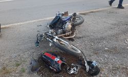 Cide'de motosiklet kazası: 2 genç yaralandı