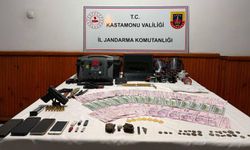 Kastamonu'da defineciler tarihi eserlerle birlikte yakalandı