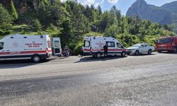 Kastamonu'da kamyon şarampole devrildi: 2 Yaralı