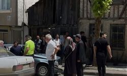 Kastamonu'da kaza yapan otomobil ağaca çarparak durabildi