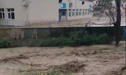 Cide'de bölge okulu sel altında kaldı