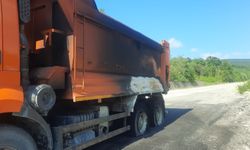 Cide'de kamyonun lastikleri bomba gibi patladı