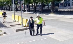 Kastamonu’da trafik polisinin örnek hareketi yürekleri ısıttı